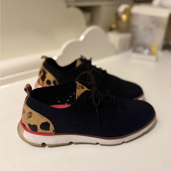 Crafted Stitchlite uppers with decorative detailing on a classic wingtip oxford. - Picture 3 of 14